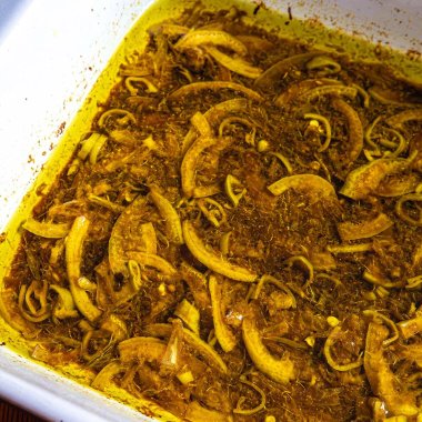Olivenöl-Dip mit gerösteter Zitrone und Fenchelsamen
