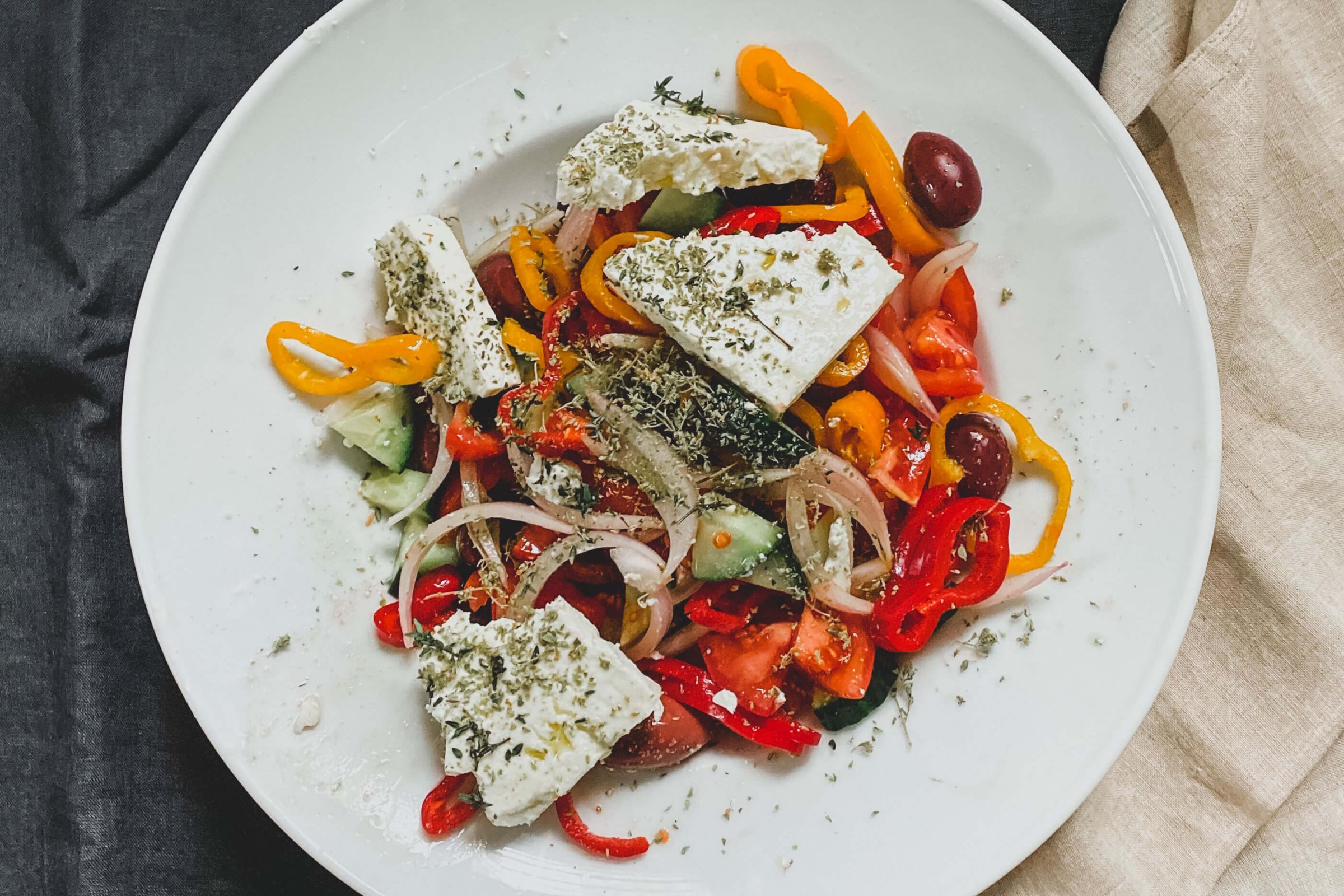 Rezept: Griechischer Hirtensalat mit Olivenöl und Zitrone