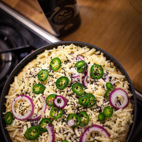 Maisbrot mit Cheddar, Feta und Jalapeño